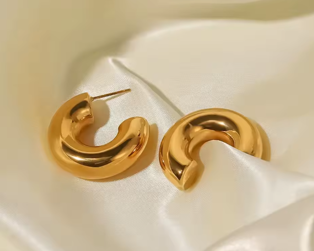 2 Pair Gold Hoop Earrings